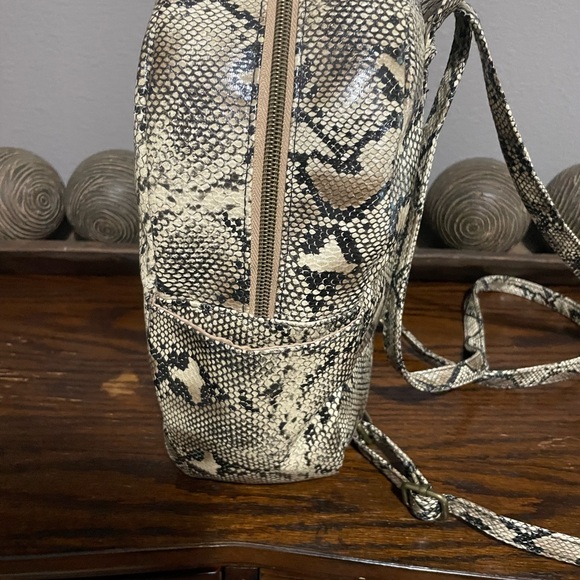 Snakeskin Pattern Backpack - Picture 4 of 4